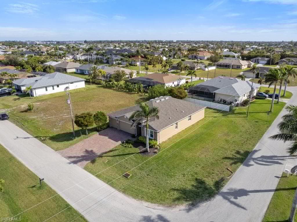 2911 25th Pl, Cape Coral, FL 33914-41