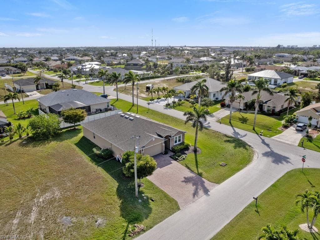 2911 25th Pl, Cape Coral, FL 33914-42