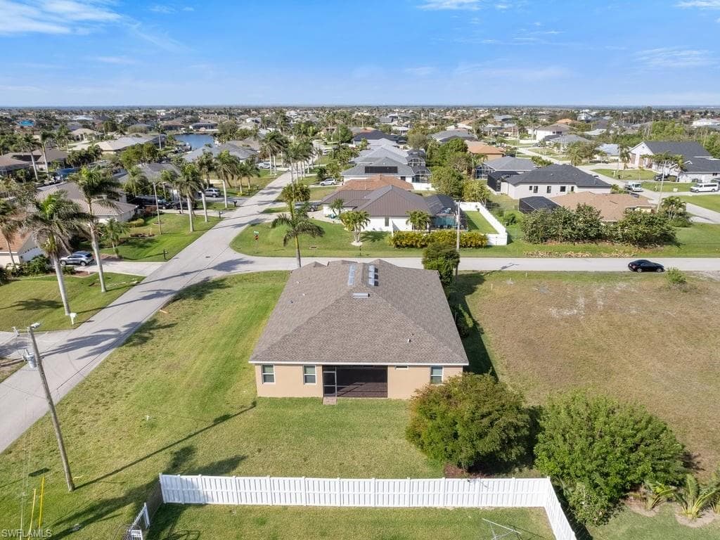 2911 25th Pl, Cape Coral, FL 33914-43