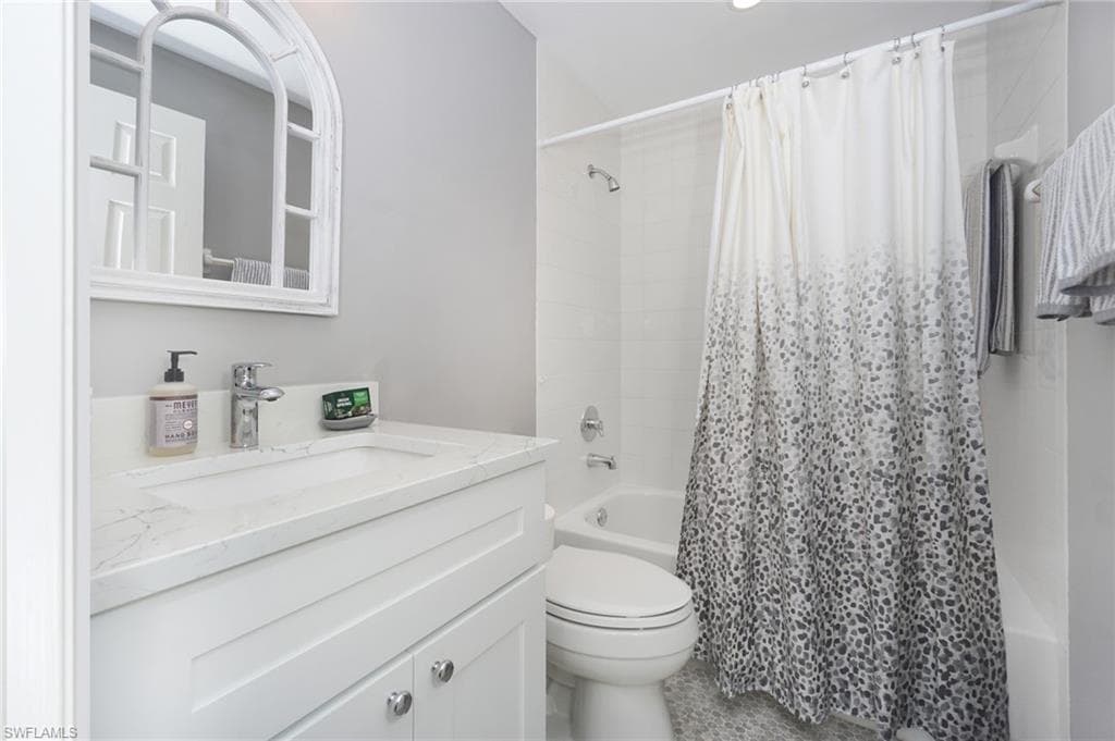 853 Tanbark Dr 105, Naples, FL 34108-22