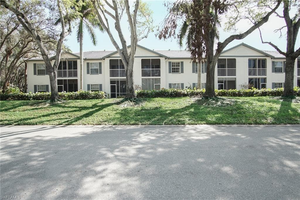 853 Tanbark Dr 105, Naples, FL 34108-25