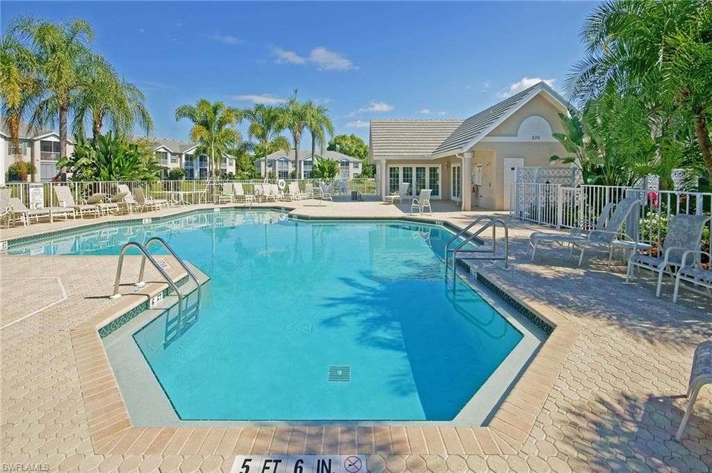853 Tanbark Dr 105, Naples, FL 34108-26