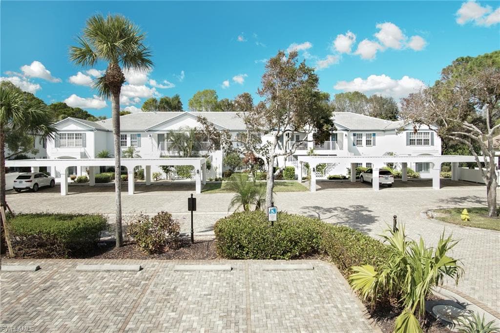 853 Tanbark Dr 105, Naples, FL 34108-3