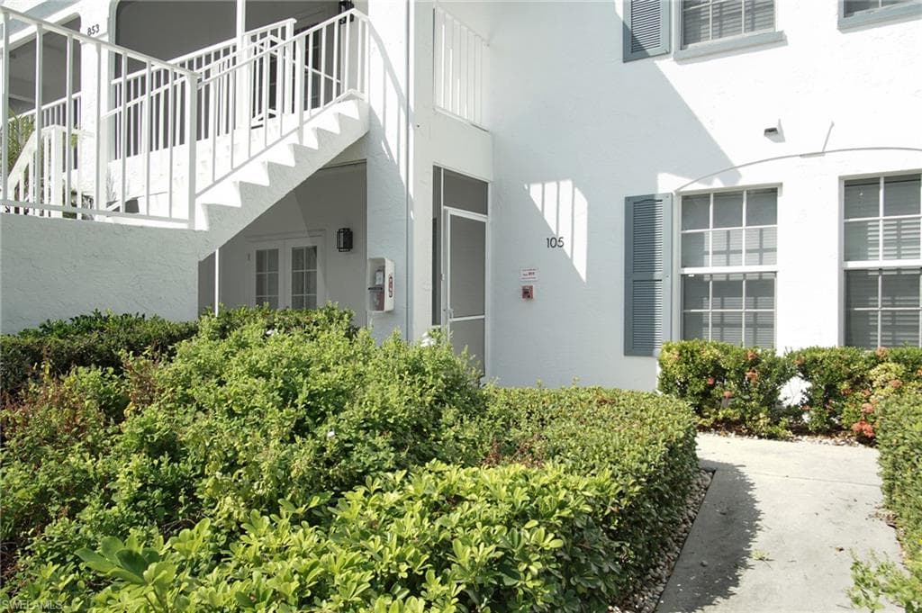 853 Tanbark Dr 105, Naples, FL 34108-4