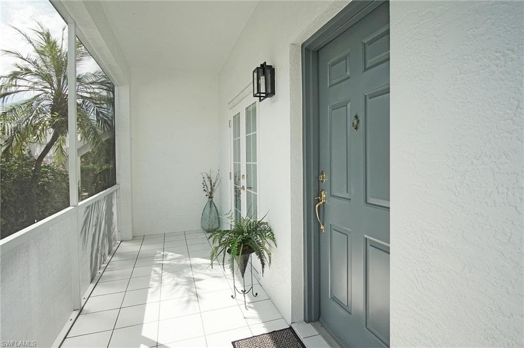 853 Tanbark Dr 105, Naples, FL 34108-5