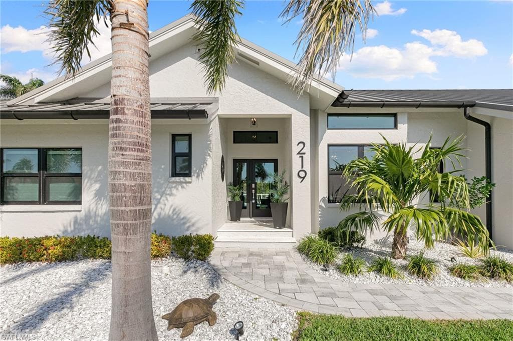 219 Angler Ct, Marco Island, FL 34145-3