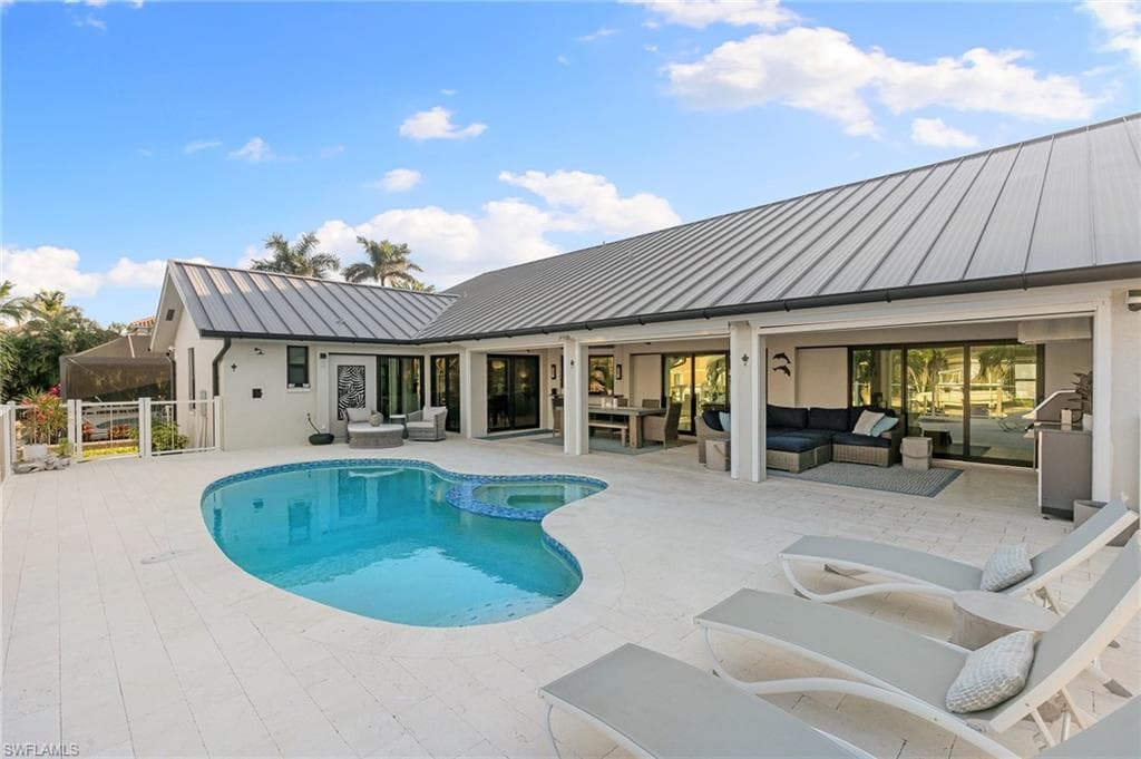219 Angler Ct, Marco Island, FL 34145-45