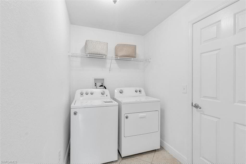 826 109th Ave N, Naples, FL 34108-17