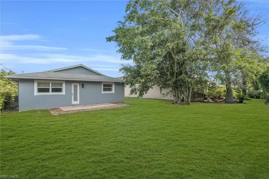 826 109th Ave N, Naples, FL 34108-18