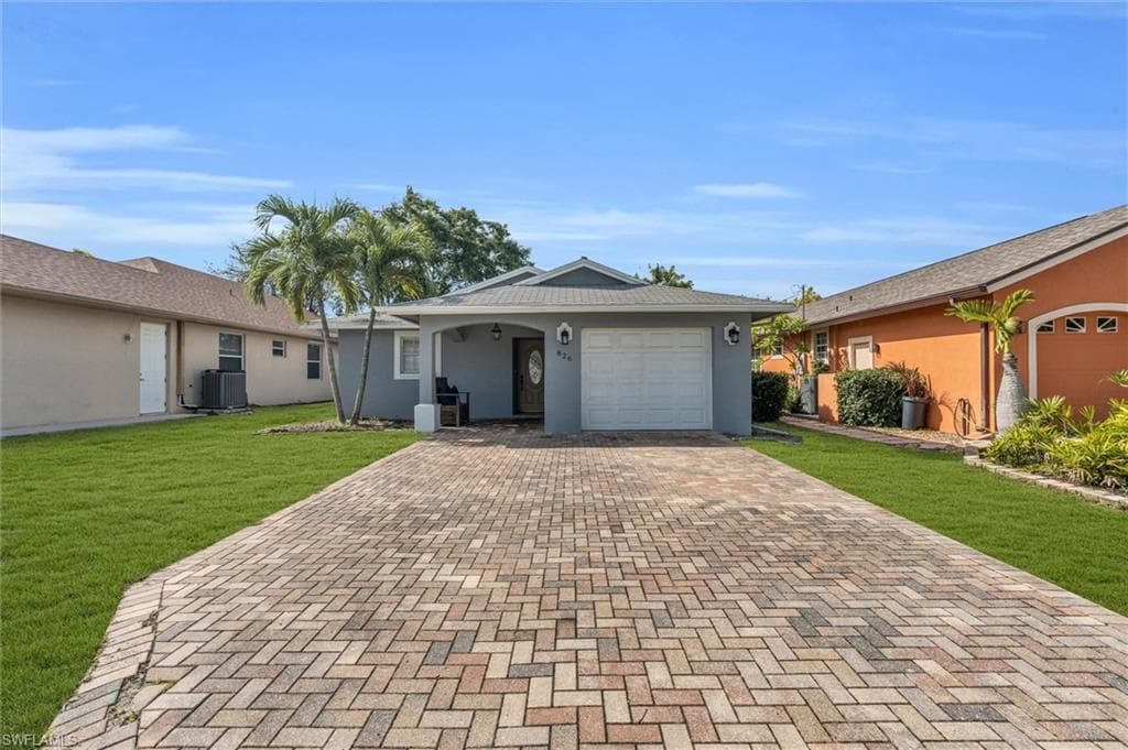 826 109th Ave N, Naples, FL 34108-3