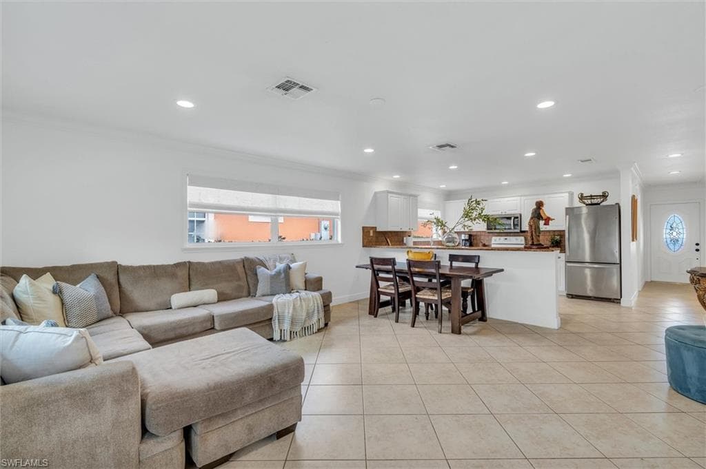 826 109th Ave N, Naples, FL 34108-4