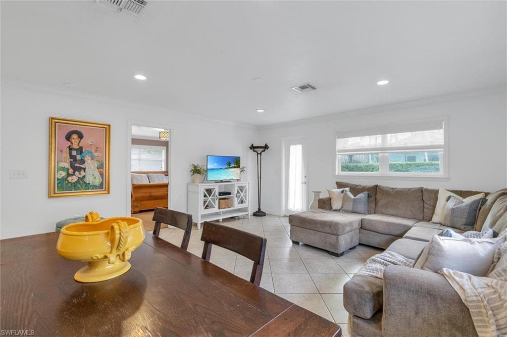826 109th Ave N, Naples, FL 34108-6