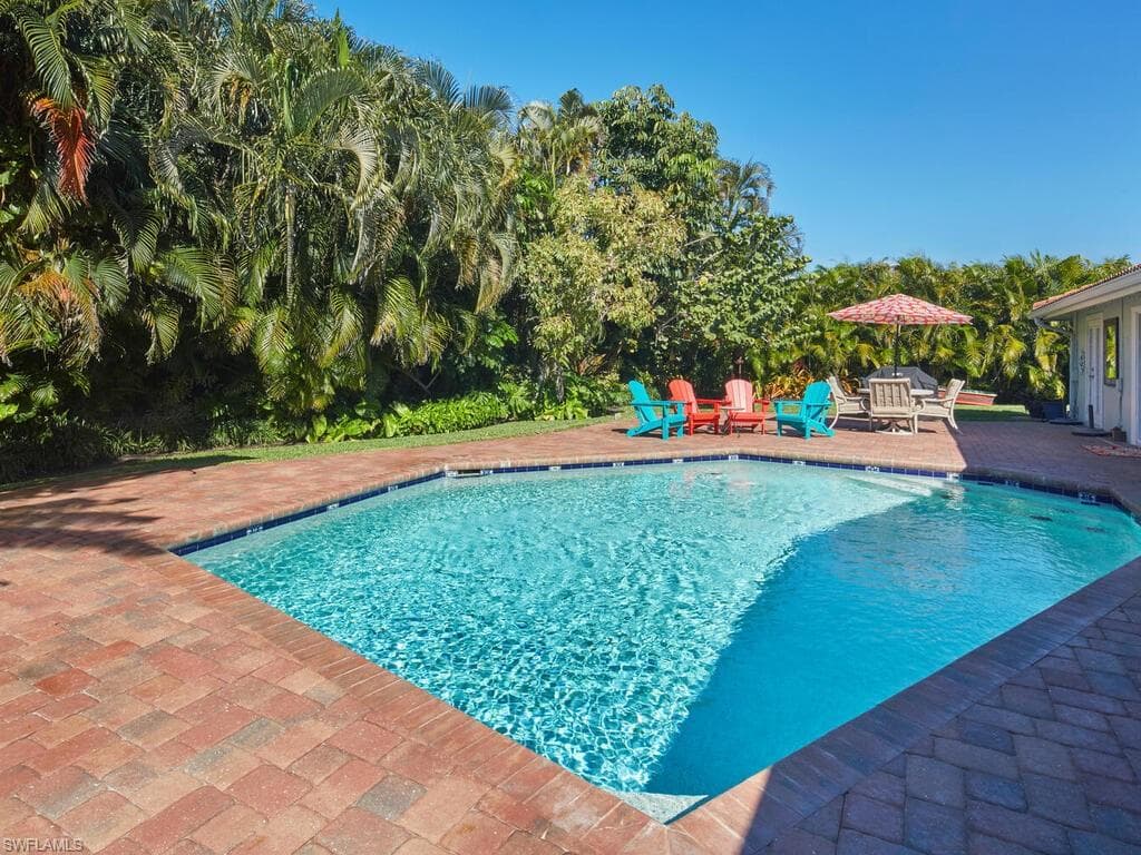 1541 Mandarin Rd, Naples, FL 34102-7