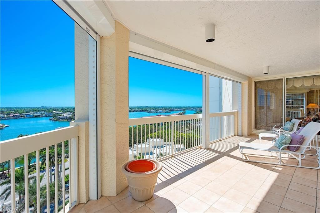 4021 Gulf Shore Blvd N 1006, Naples, FL 34103-10