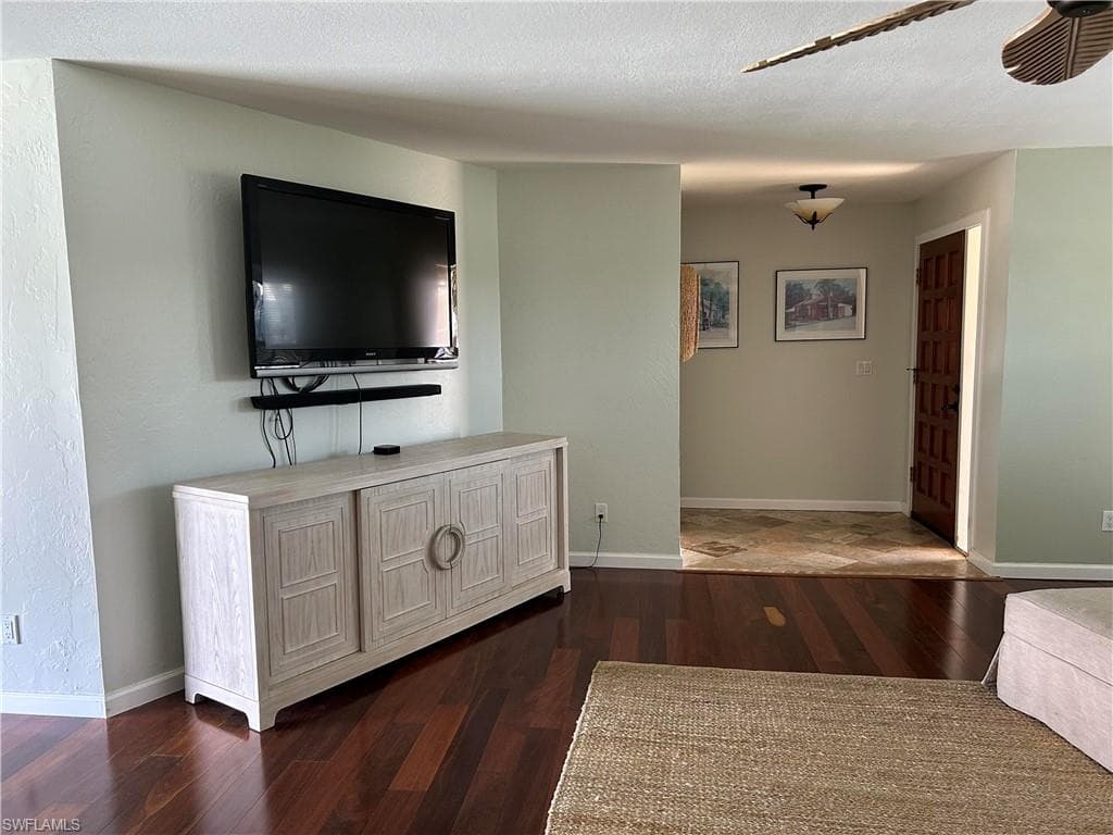 617 51st Ter, Cape Coral, FL 33914-10