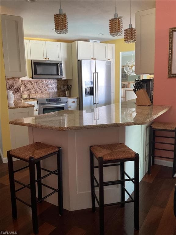 617 51st Ter, Cape Coral, FL 33914-16