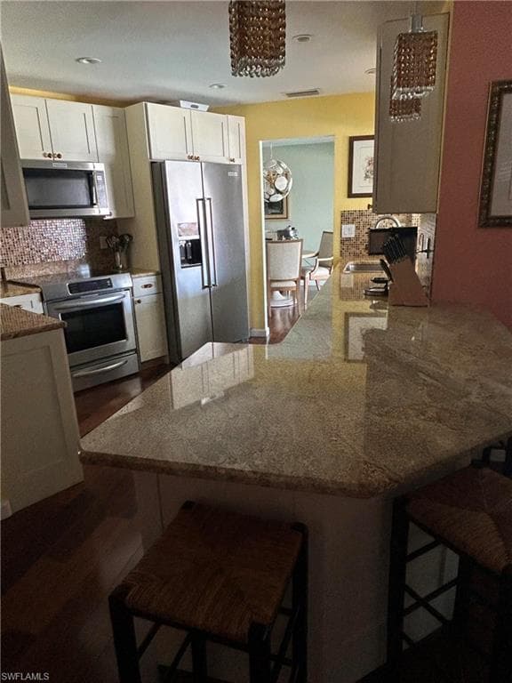617 51st Ter, Cape Coral, FL 33914-28