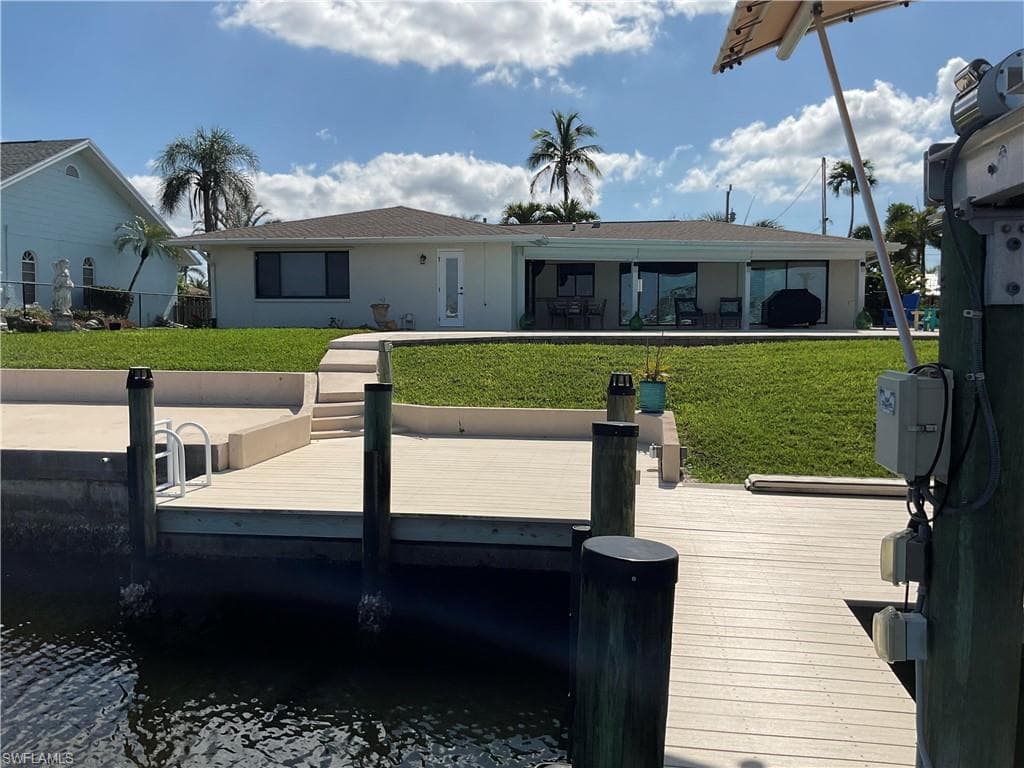 617 51st Ter, Cape Coral, FL 33914-4