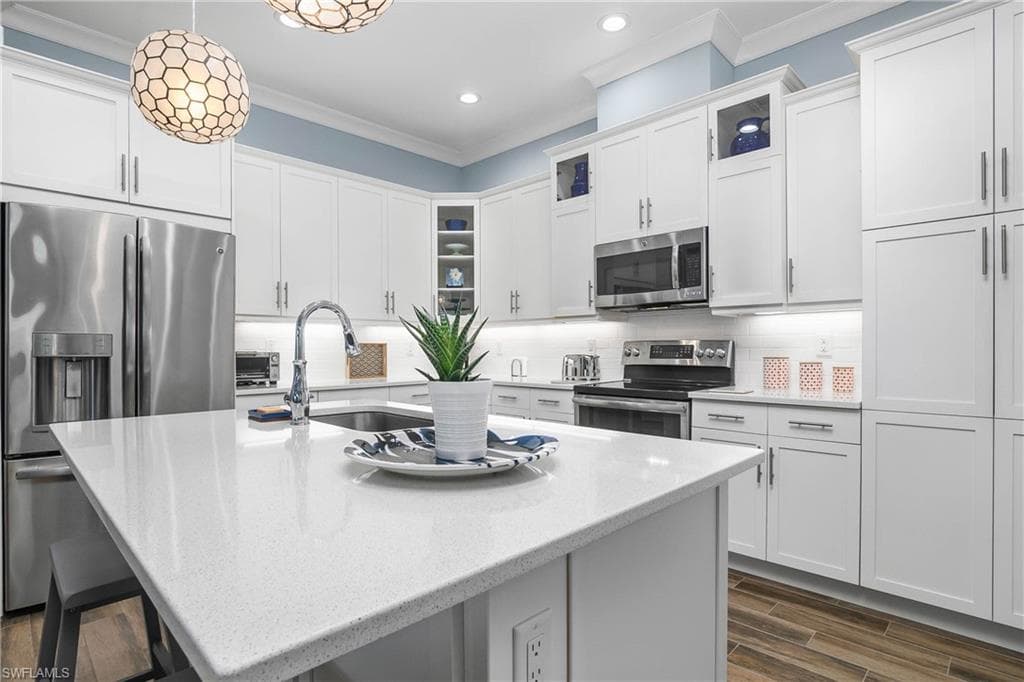 7193 Dominica Dr, Naples, FL 34113-17