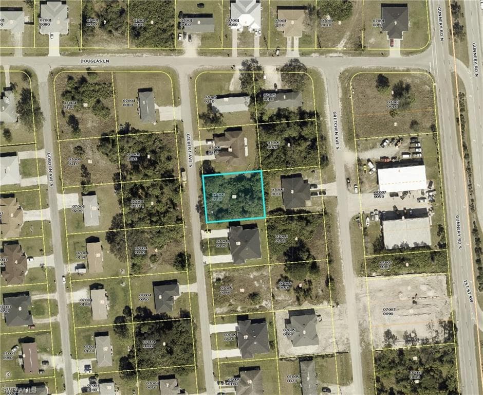 109/111 Gilbert Ave S, Lehigh Acres, FL 33973-2