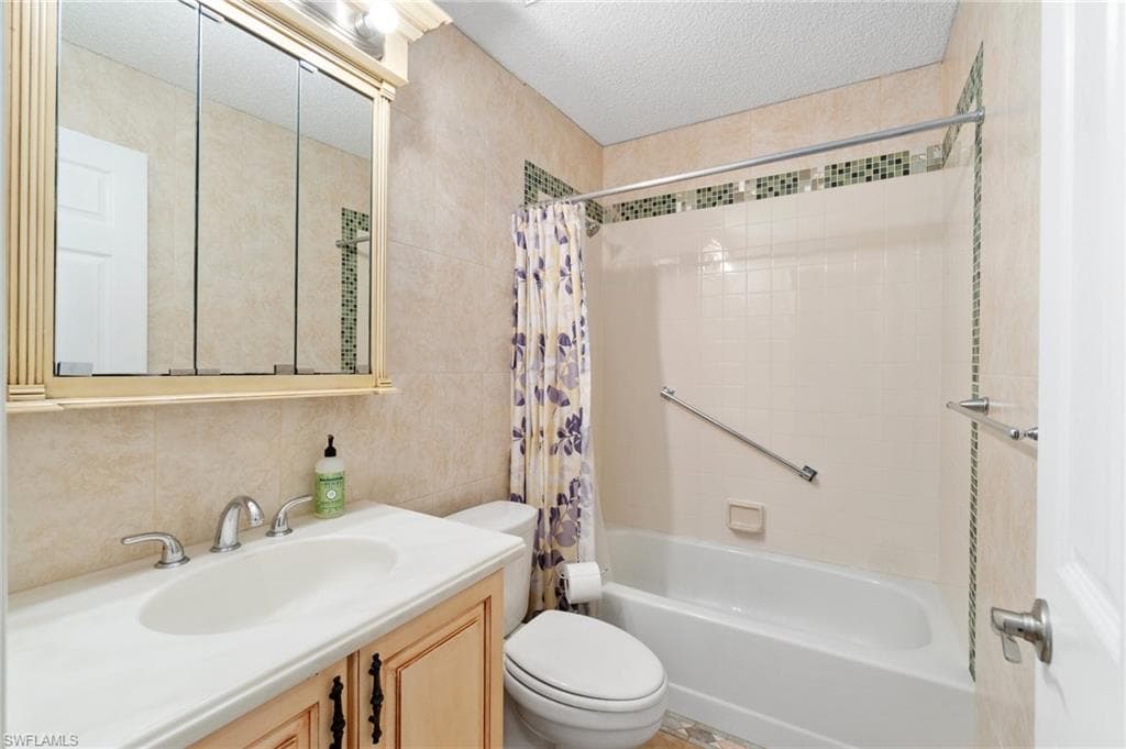 248 Pebble Beach Cir G201, Naples, FL 34113-22