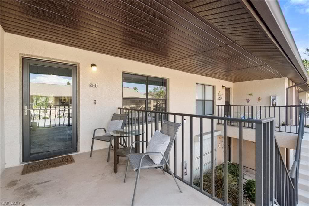 248 Pebble Beach Cir G201, Naples, FL 34113-3