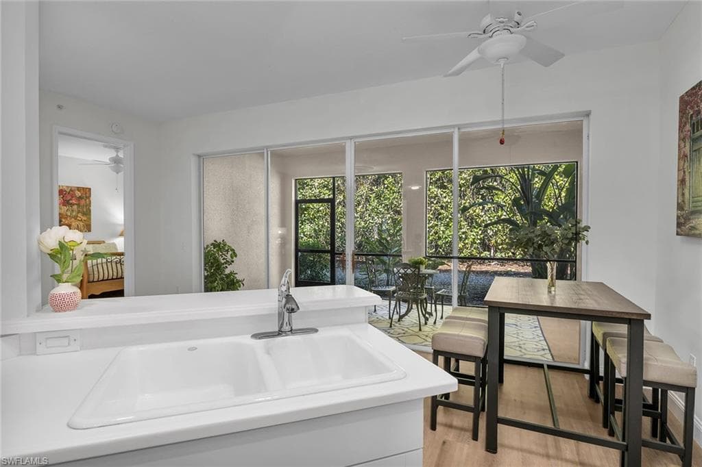 3975 Deer Crossing Ct 102, Naples, FL 34114-8