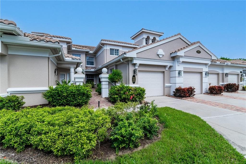 3975 Deer Crossing Ct 102, Naples, FL 34114-1