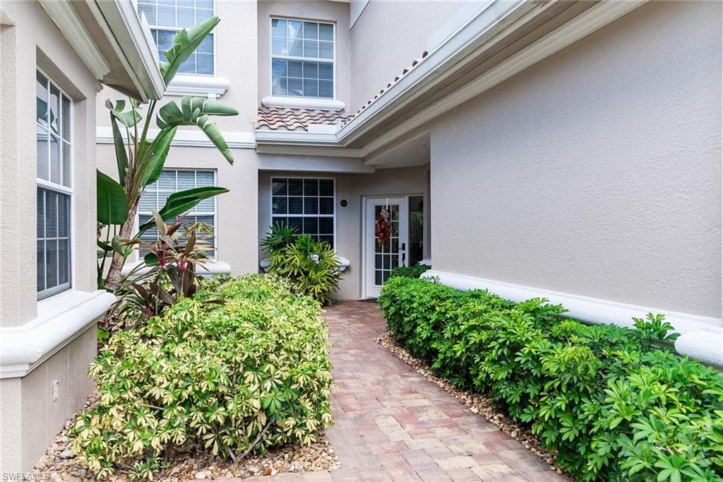 3975 Deer Crossing Ct 102, Naples, FL 34114-2