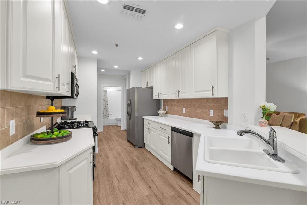 3975 Deer Crossing Ct 102, Naples, FL 34114-6
