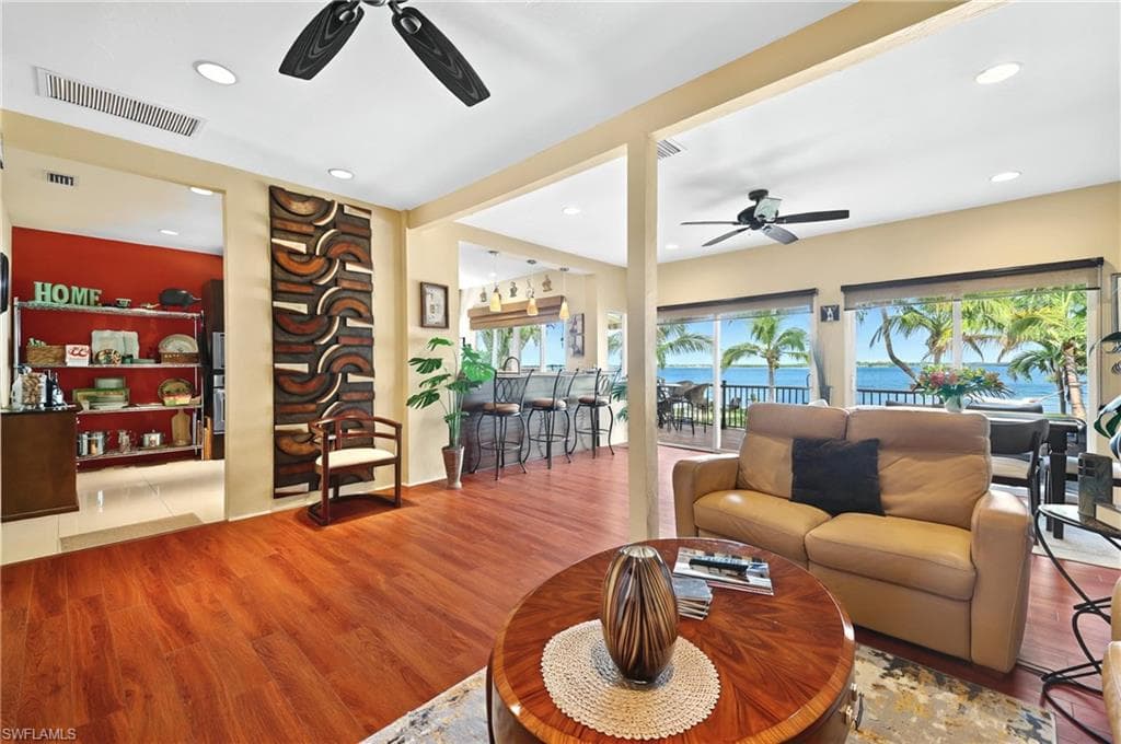 3385 Riverside Dr, Fort Myers, FL 33916-9