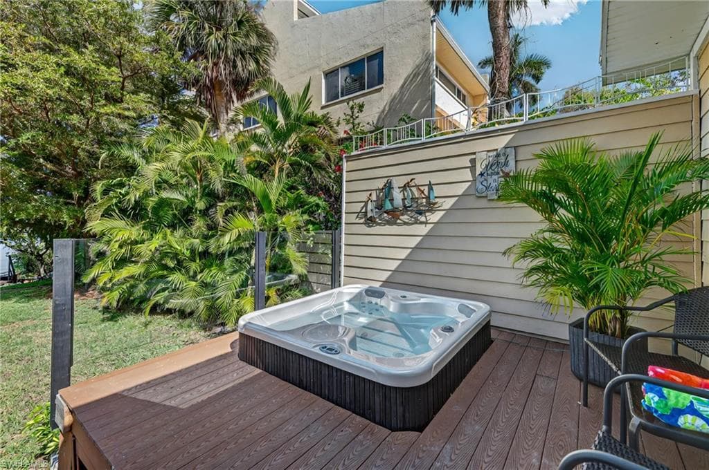 3385 Riverside Dr, Fort Myers, FL 33916-20