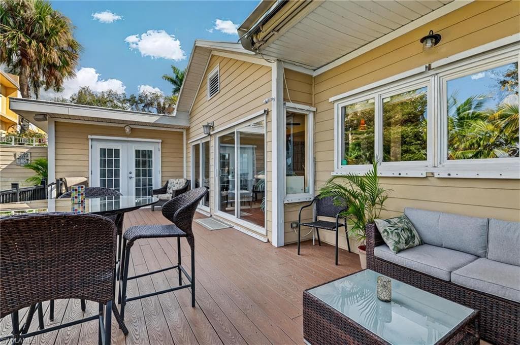 3385 Riverside Dr, Fort Myers, FL 33916-21