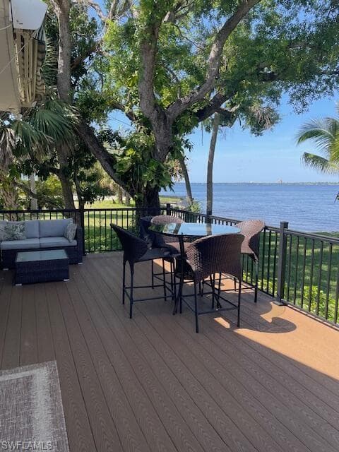 3385 Riverside Dr, Fort Myers, FL 33916-22