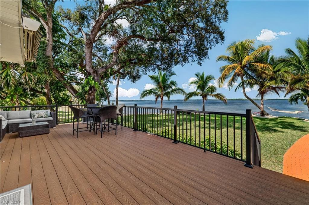 3385 Riverside Dr, Fort Myers, FL 33916-23
