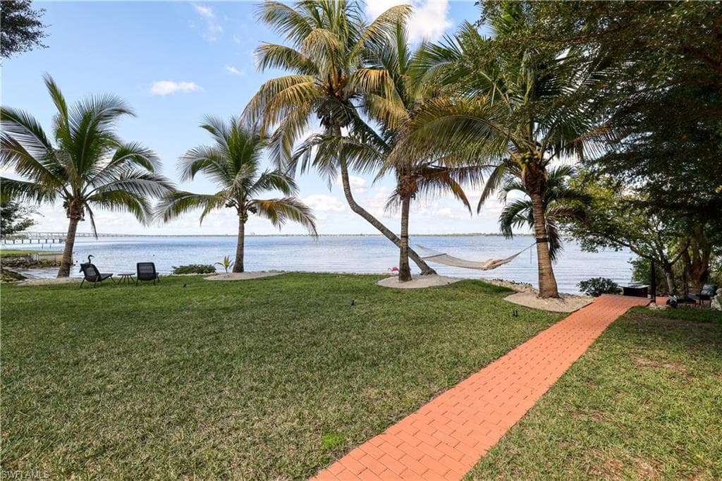 3385 Riverside Dr, Fort Myers, FL 33916-24