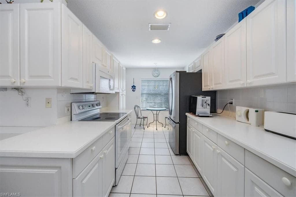 1090 Partridge Cir 201, Naples, FL 34104-12