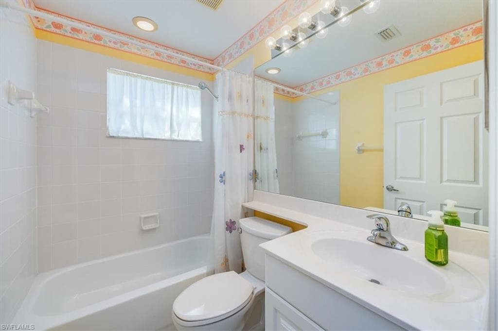 1090 Partridge Cir 201, Naples, FL 34104-23