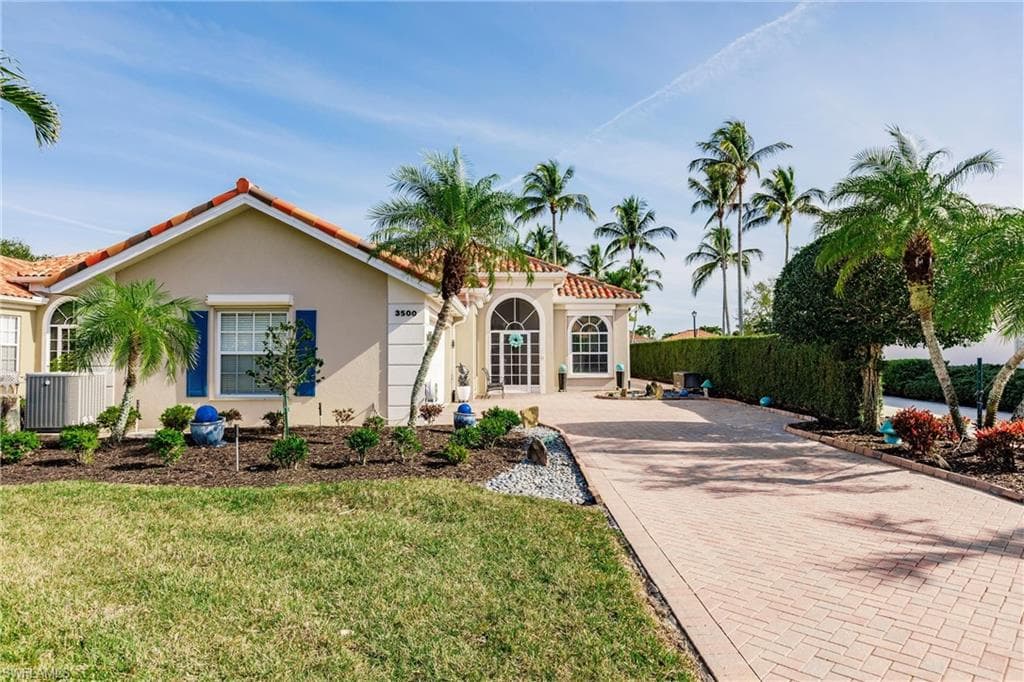 3500 Donoso Ct, Naples, FL 34109-4