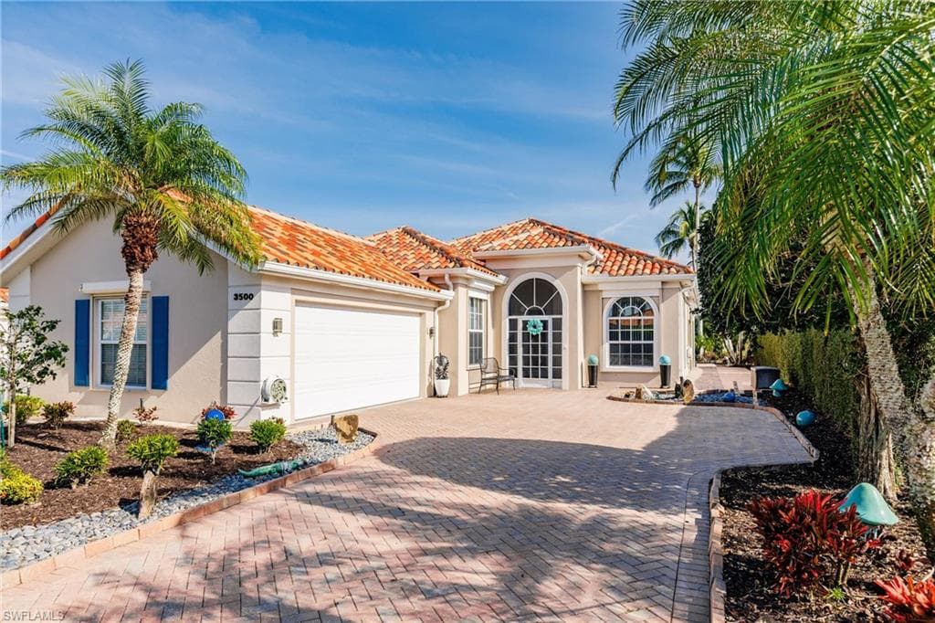3500 Donoso Ct, Naples, FL 34109-5