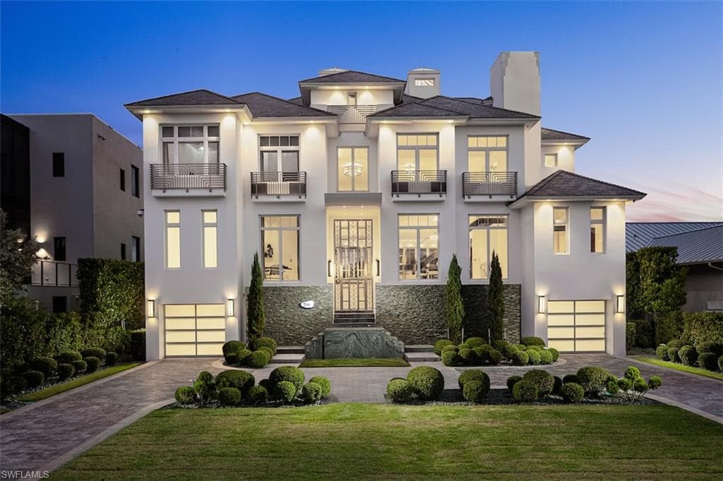260 Channel Dr, Naples, FL 34108-4
