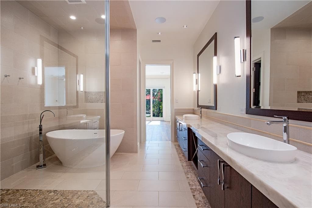 7100 Verde Way, Naples, FL 34108-9