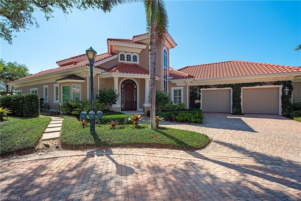 7100 Verde Way, Naples, FL 34108-2