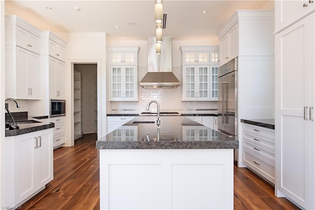 7100 Verde Way, Naples, FL 34108-6