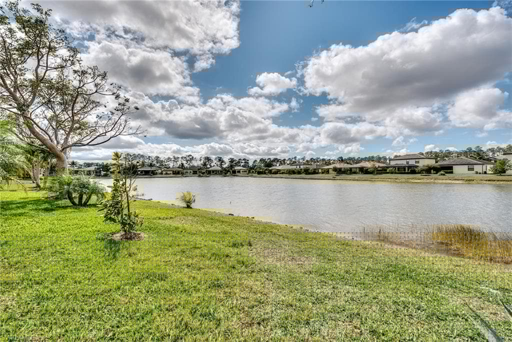 9293 Woodhurst Dr, Naples, FL 34120-6