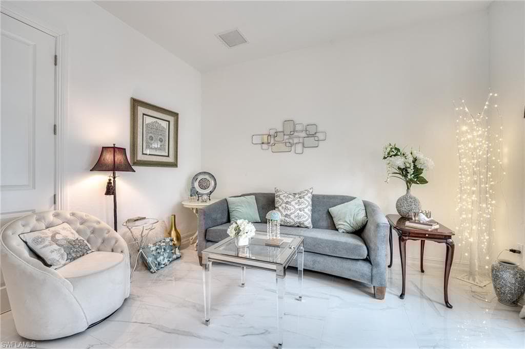 9293 Woodhurst Dr, Naples, FL 34120-8