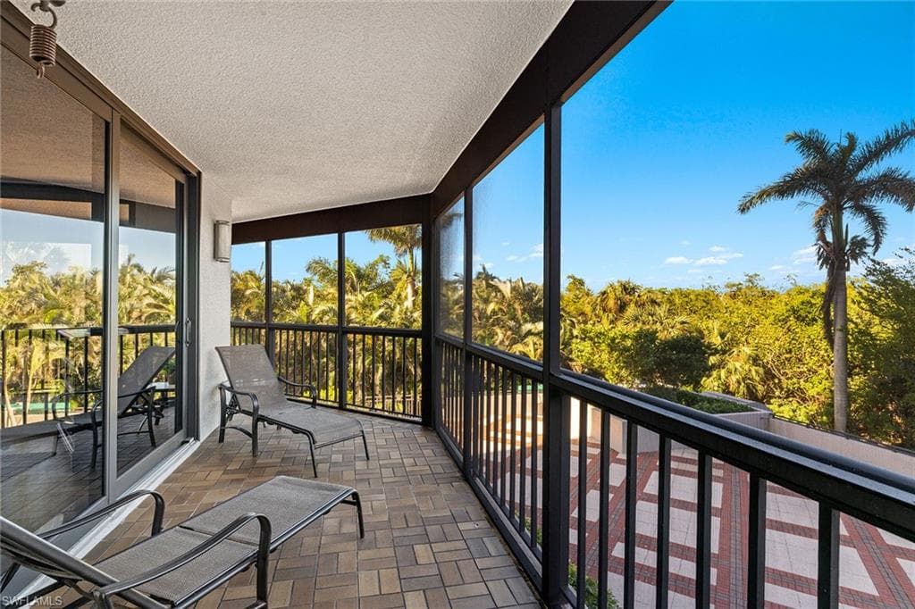 6075 Pelican Bay Blvd 202, Naples, FL 34108-22