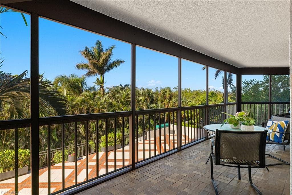 6075 Pelican Bay Blvd 202, Naples, FL 34108-2