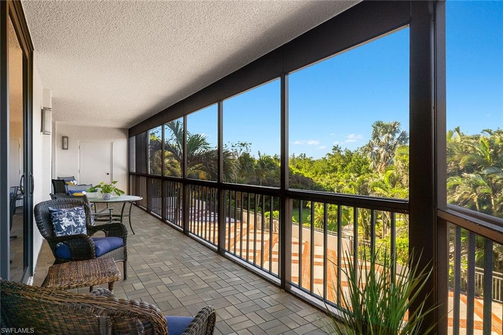 6075 Pelican Bay Blvd 202, Naples, FL 34108-3