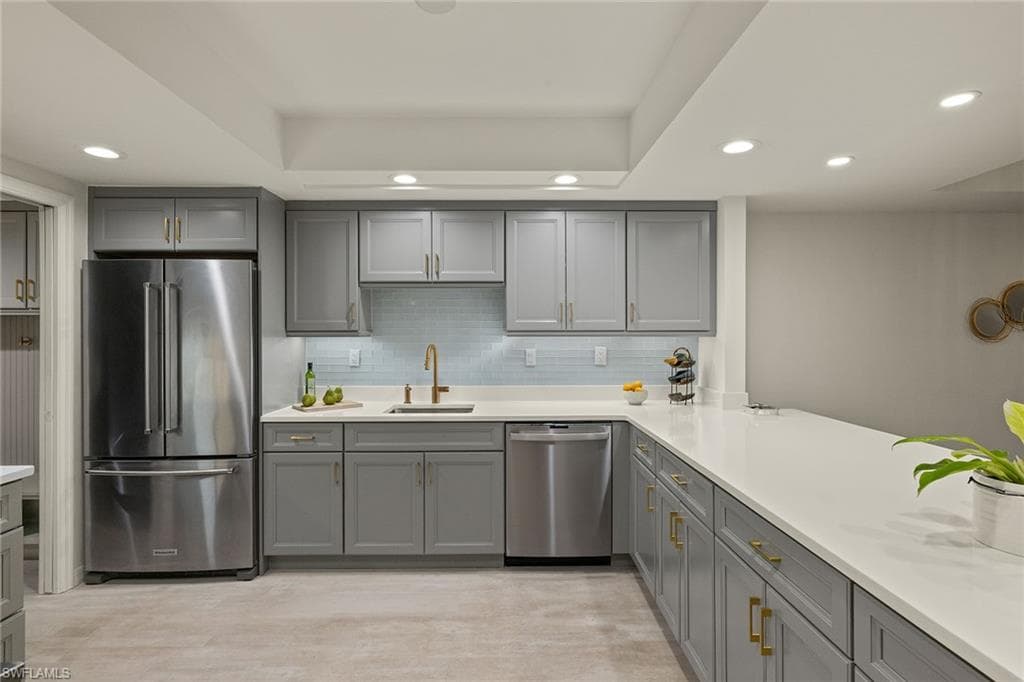 6075 Pelican Bay Blvd 202, Naples, FL 34108-4